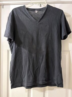 Uniqlo Classic V-Neck Men's T-Shirt - Black